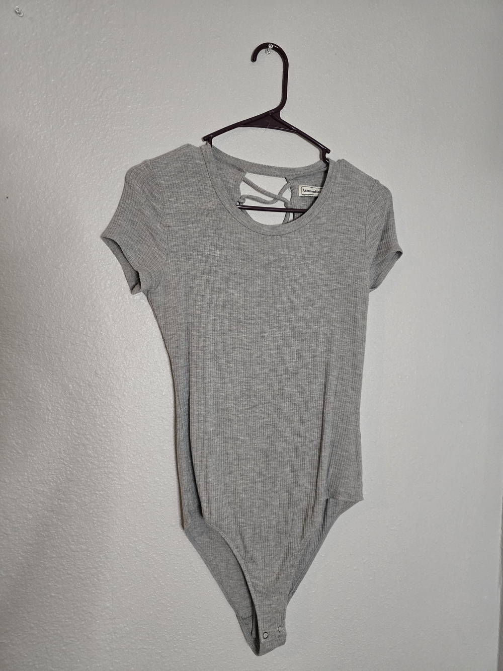 Abwrcrombie & Fitch Women’s Gray Ribbed Short-Sleeve Bodysuit Lace Up Back